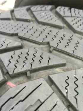 Гуми Зимни 215/65R17, снимка 5