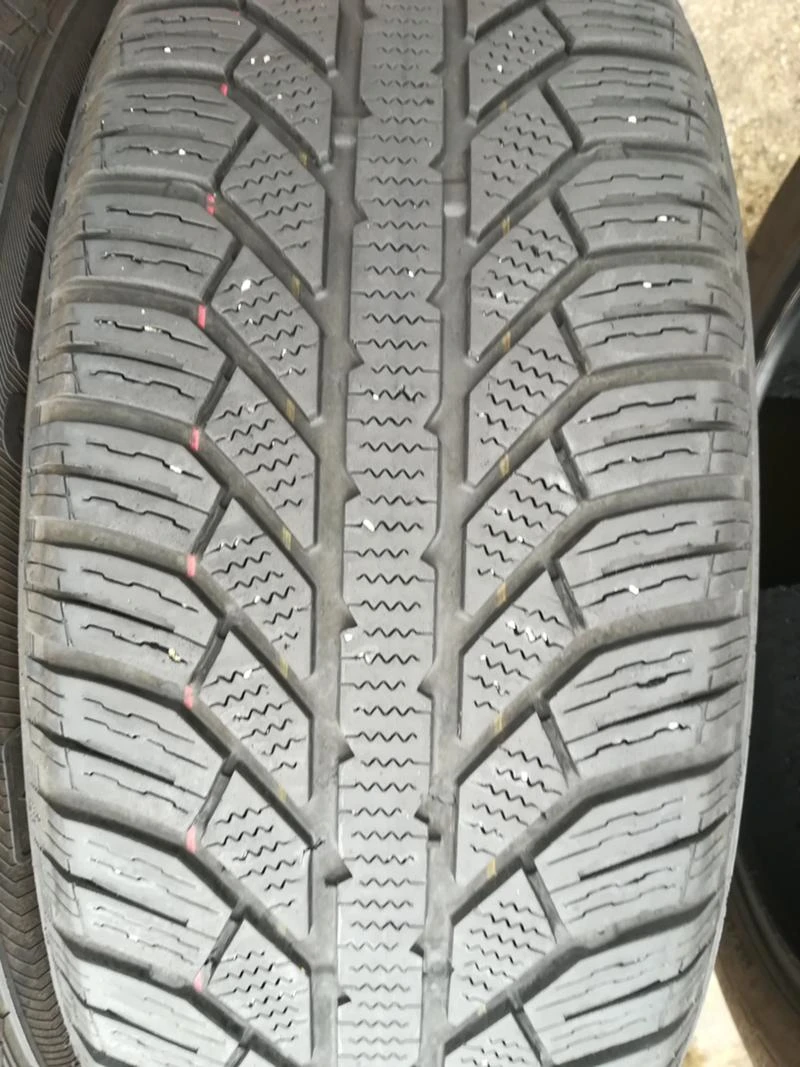 Гуми Зимни 215/65R17, снимка 4 - Гуми и джанти - 30255103