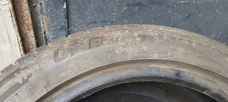 Гуми Зимни 235/45R17, снимка 6 - Гуми и джанти - 32927328