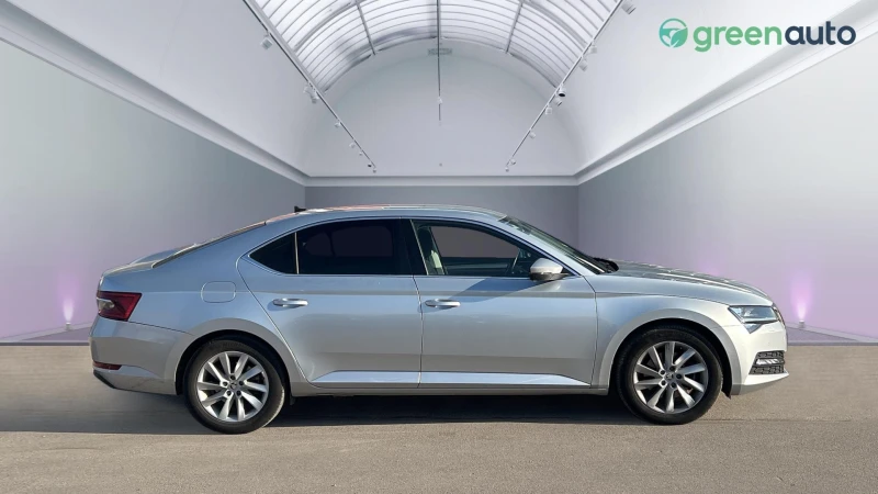 Skoda Superb 2.0 TDi DSG, снимка 3 - Автомобили и джипове - 48142268