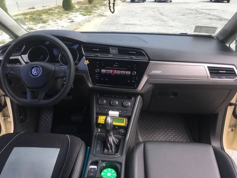 VW Touran 2.0TDI DSG 116ps, снимка 10 - Автомобили и джипове - 52357932