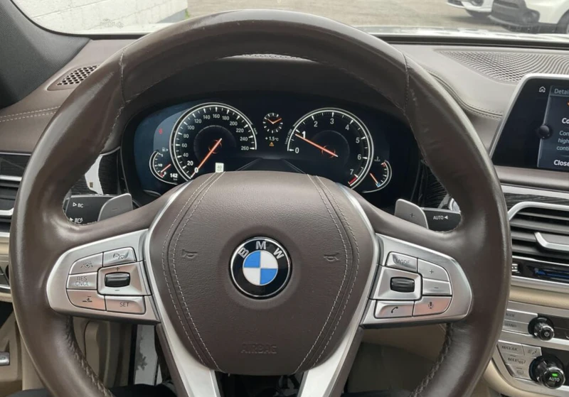 BMW 750 LONG* M-pack* HARMAN/KARDON* ОБДУХ* МОНИТОРИ* PANO, снимка 10 - Автомобили и джипове - 52753108