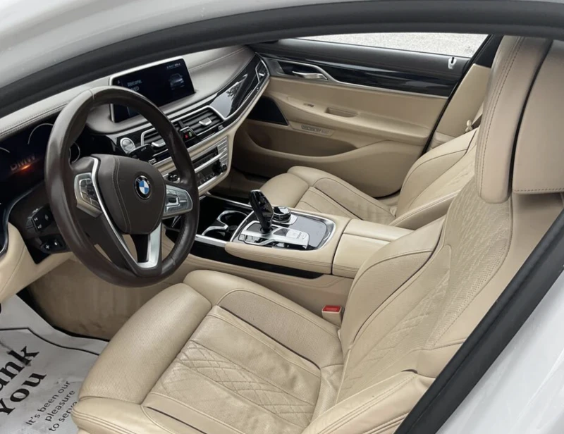 BMW 750 LONG* M-pack* HARMAN/KARDON* ОБДУХ* МОНИТОРИ* PANO, снимка 8 - Автомобили и джипове - 52753108