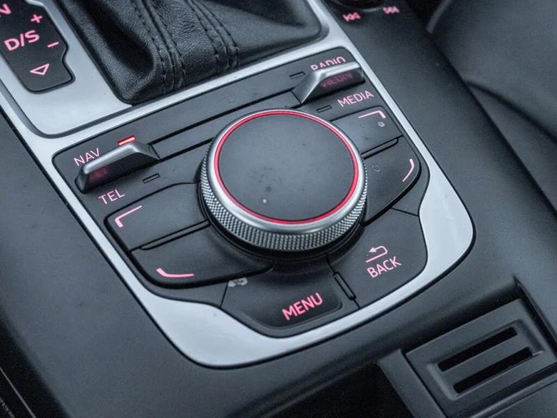 Audi A3 1.8T Komfort* АвтоКредит* (ЦЕНА ДО БГ), снимка 12 - Автомобили и джипове - 53264631