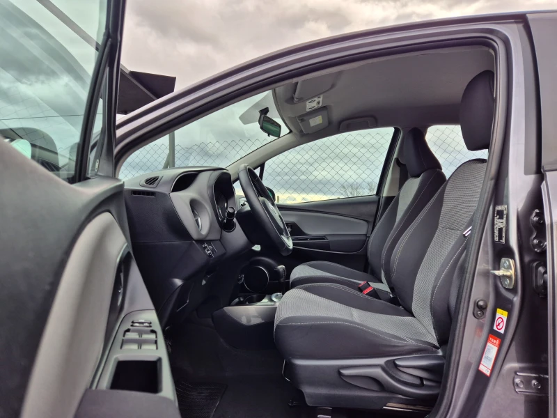 Toyota Yaris 1.5HYBRID* 90000km* NAVI* KAMERA* , снимка 9 - Автомобили и джипове - 53396244
