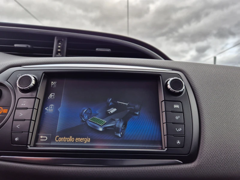 Toyota Yaris 1.5HYBRID* 90000km* NAVI* KAMERA* , снимка 14 - Автомобили и джипове - 53396244