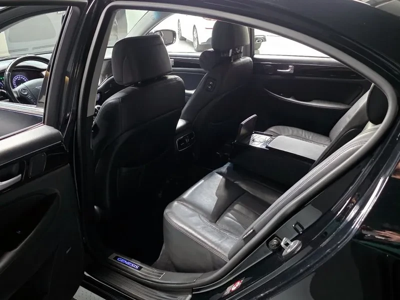 Hyundai Genesis 3.3, снимка 11 - Автомобили и джипове - 54618163