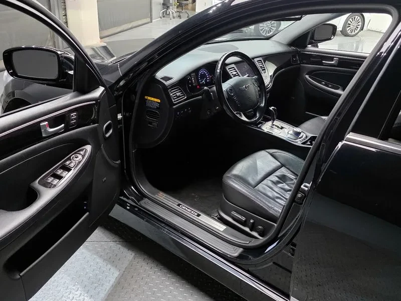 Hyundai Genesis 3.3, снимка 10 - Автомобили и джипове - 54618163