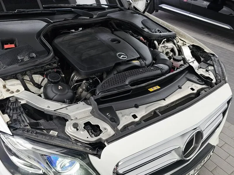 Mercedes-Benz E 350 4Matic Amg Line, снимка 6 - Автомобили и джипове - 55883791