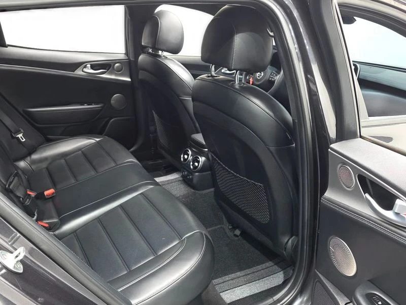 Kia Stinger 3.3 Turbo AWD| 370к.с., снимка 12 - Автомобили и джипове - 56170106