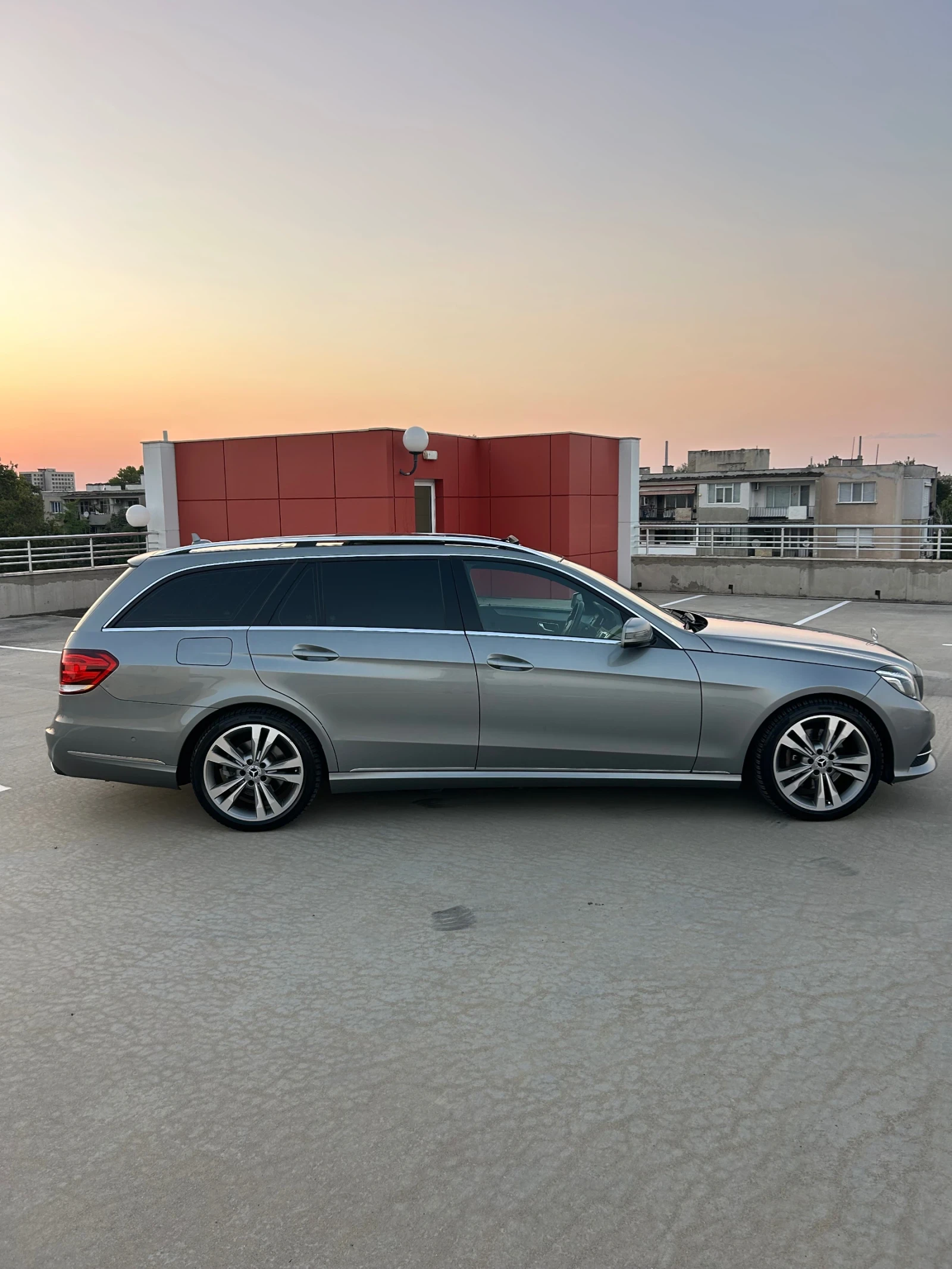 Mercedes-Benz E 300 CDI // LED // AVANTGARDE //Панорама // Обдухване - изображение 2