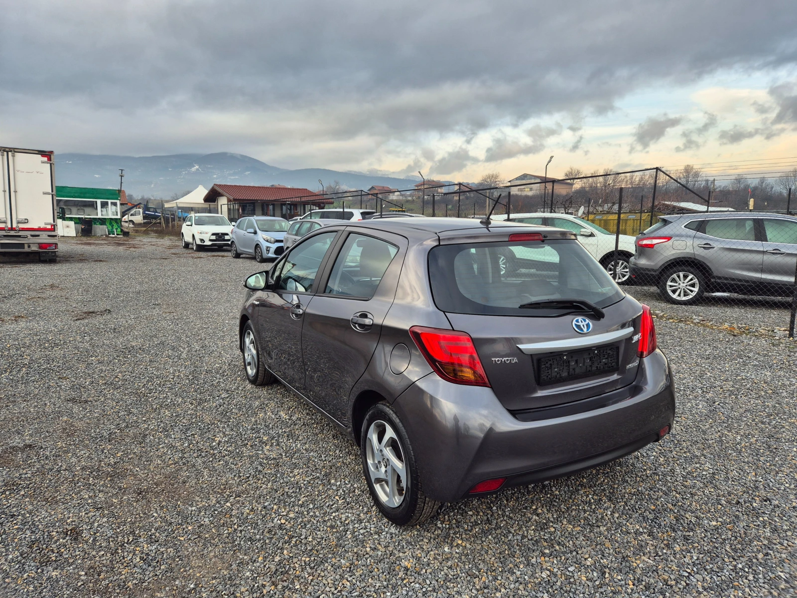 Toyota Yaris 1.5HYBRID* 90000km* NAVI* KAMERA*  - изображение 4