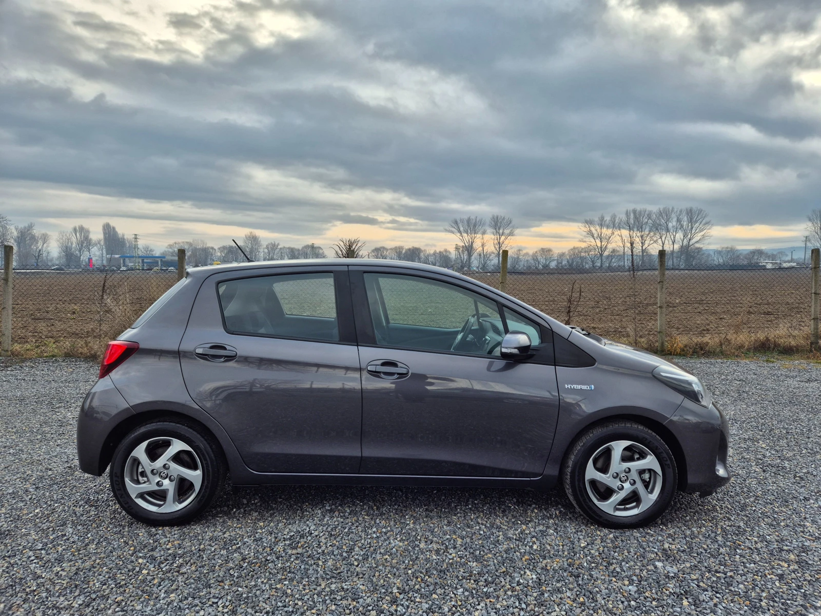 Toyota Yaris 1.5HYBRID* 90000km* NAVI* KAMERA*  - изображение 7