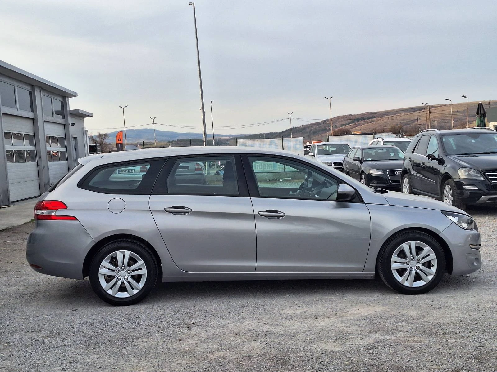Peugeot 308 1.6HDI-92кс-2015г, снимка 6 - Автомобили и джипове - 53728248