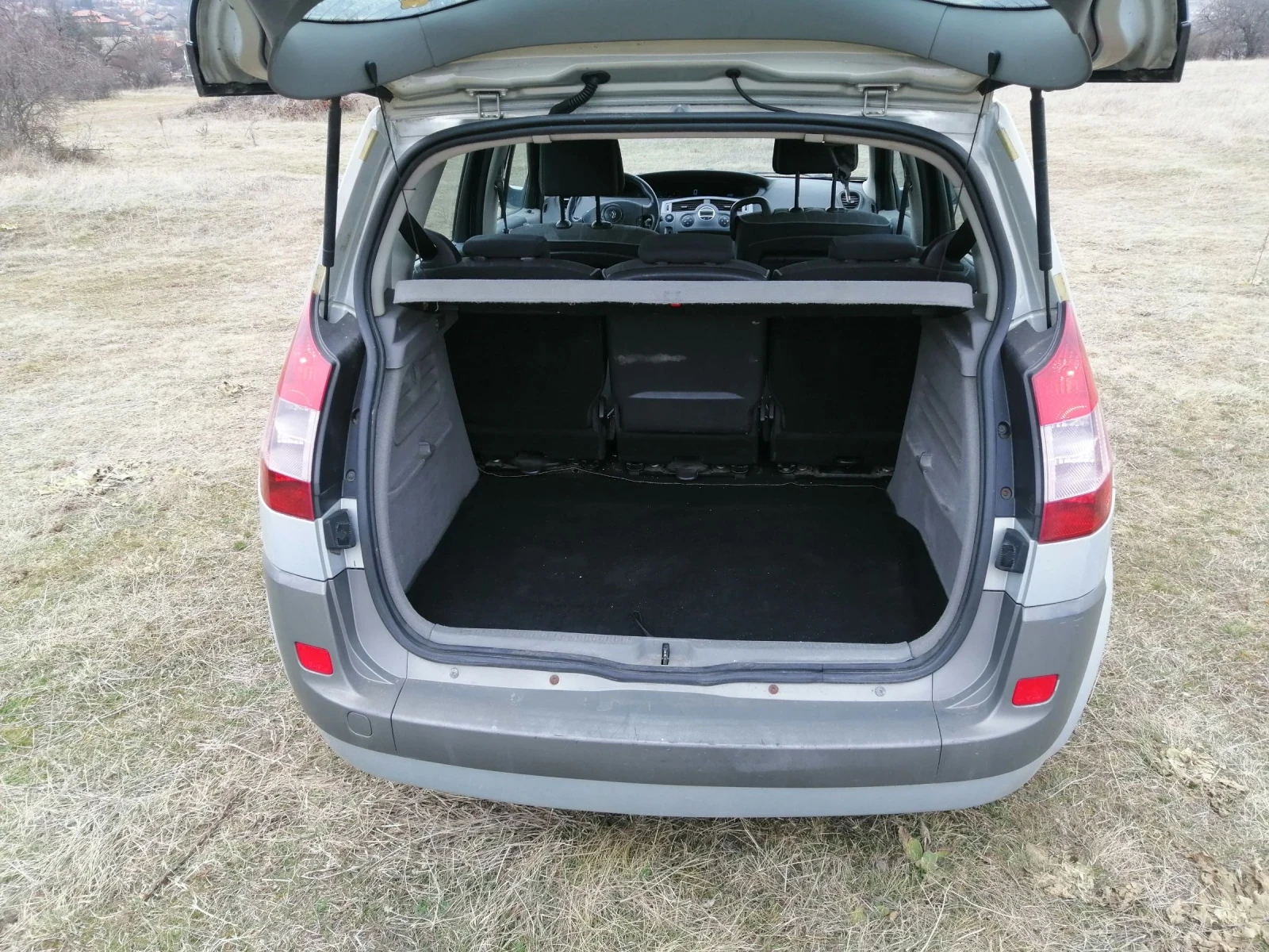 Renault Scenic 1.6 16v 113ks Газ, Всичко платено  - изображение 5