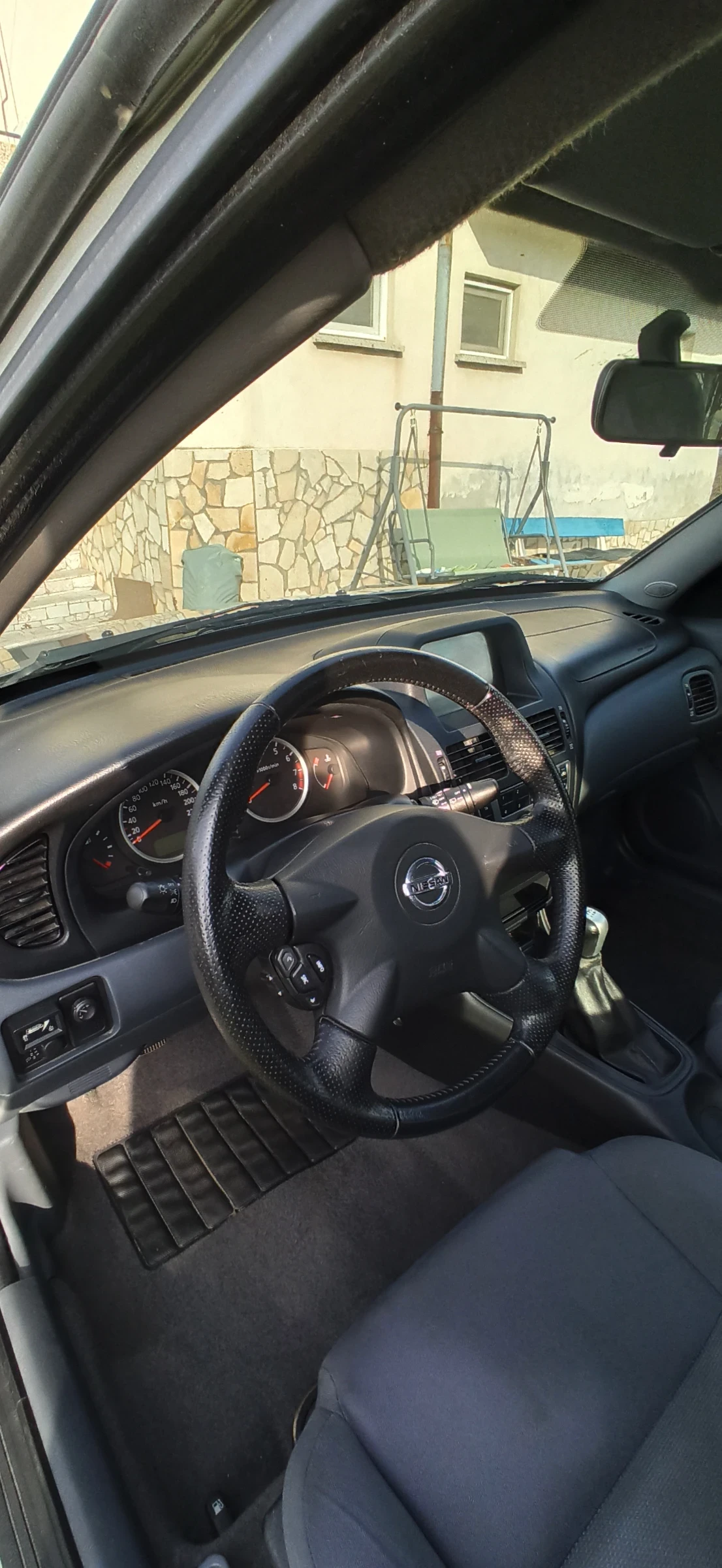 Nissan Almera 1, 5 98к.с, снимка 9 - Автомобили и джипове - 53937752