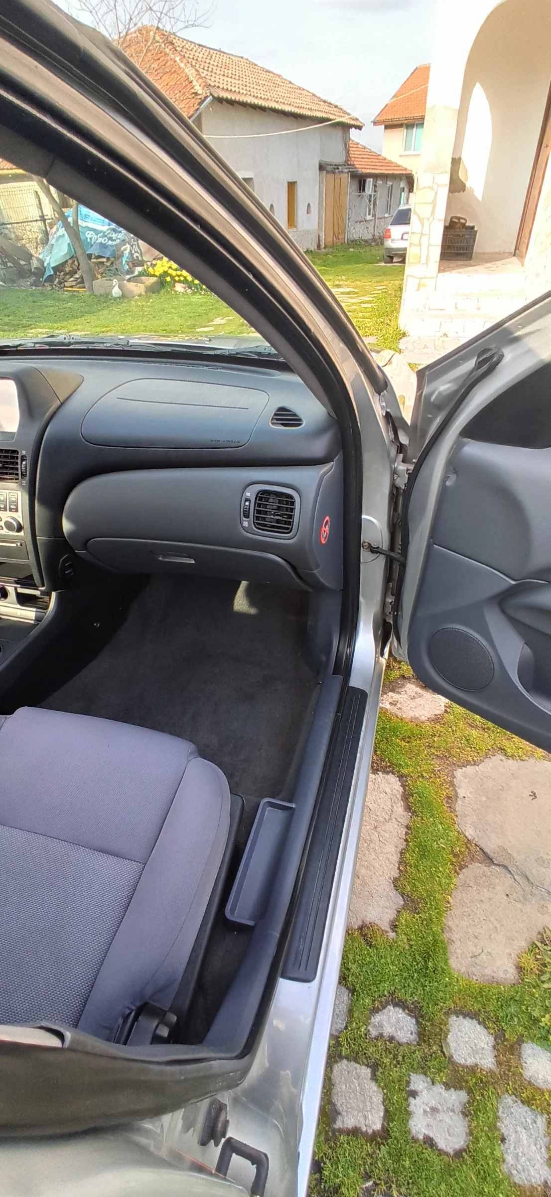 Nissan Almera 1, 5 98к.с, снимка 11 - Автомобили и джипове - 53937752