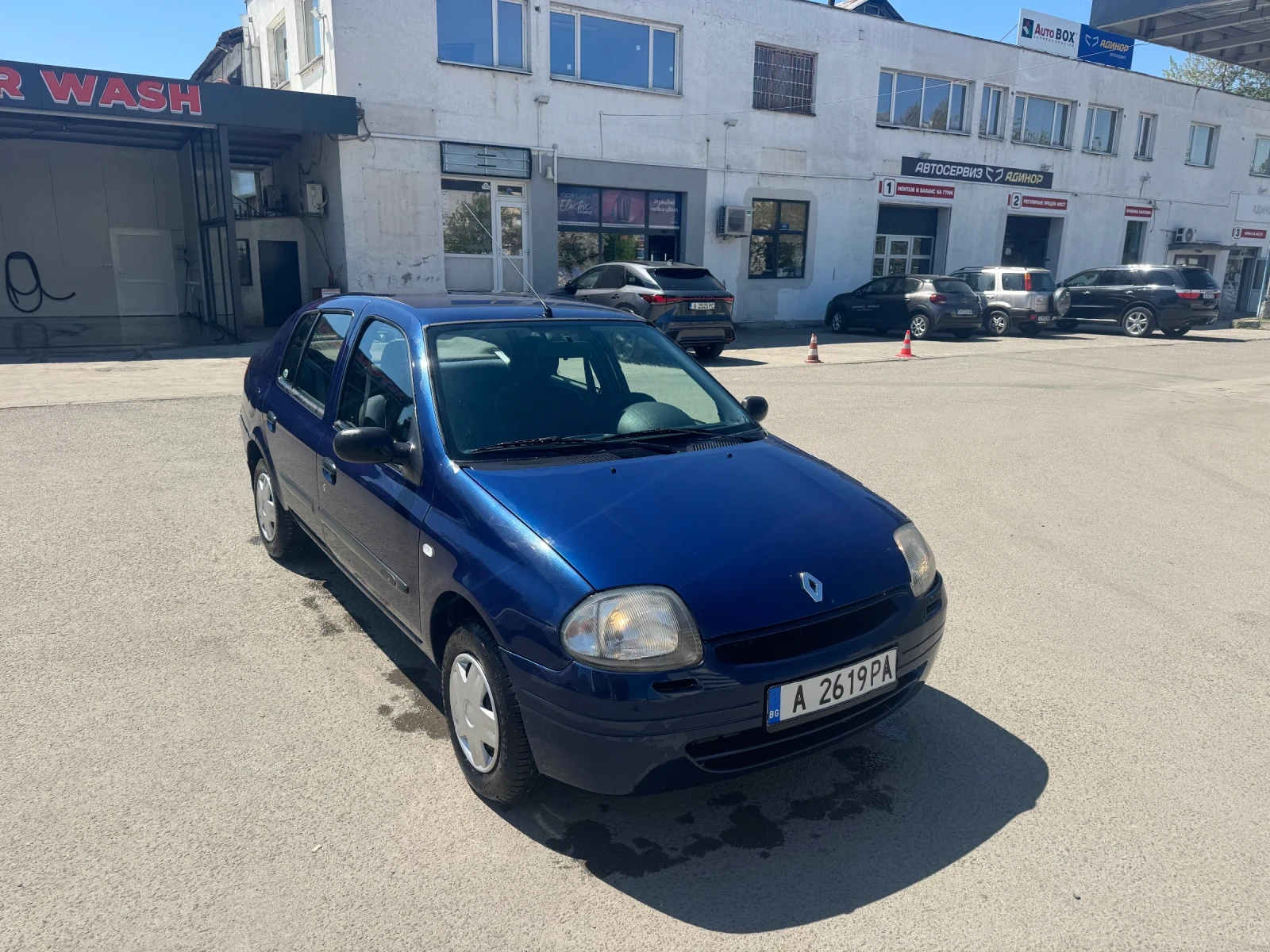 Renault Clio 1.4 i, снимка 9 - Автомобили и джипове - 54429129