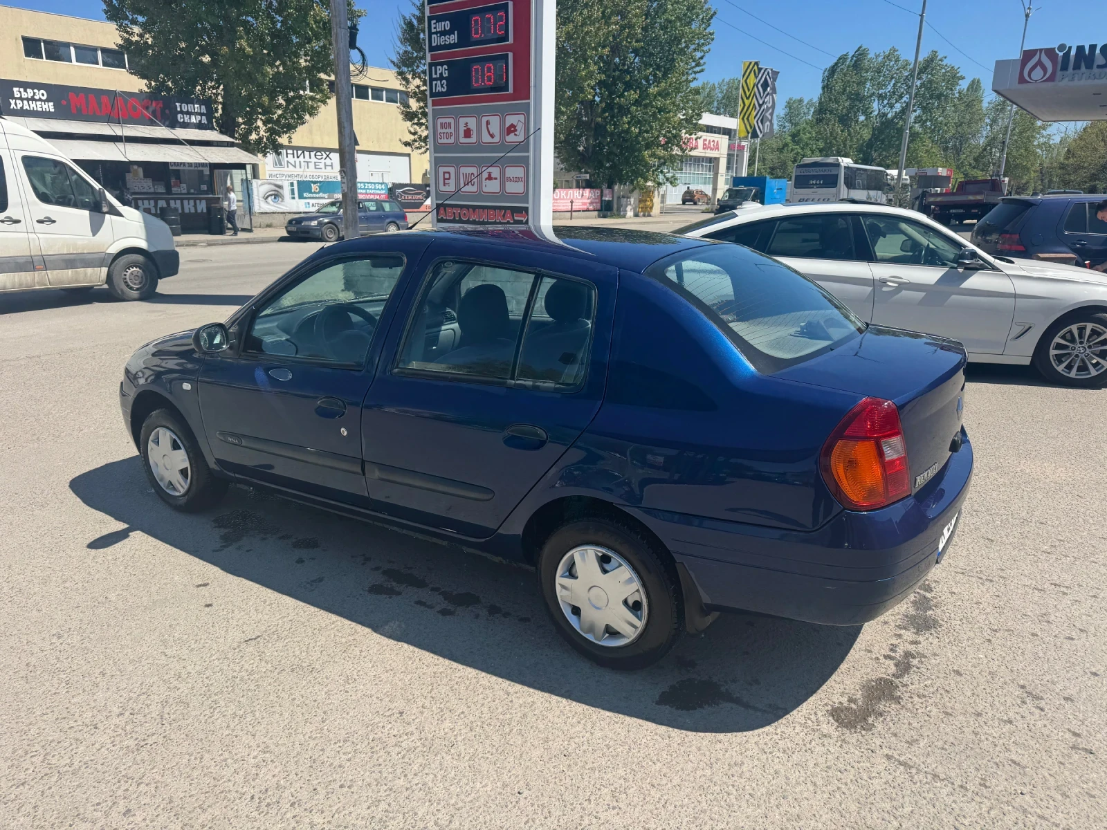 Renault Clio 1.4 i, снимка 4 - Автомобили и джипове - 54429129