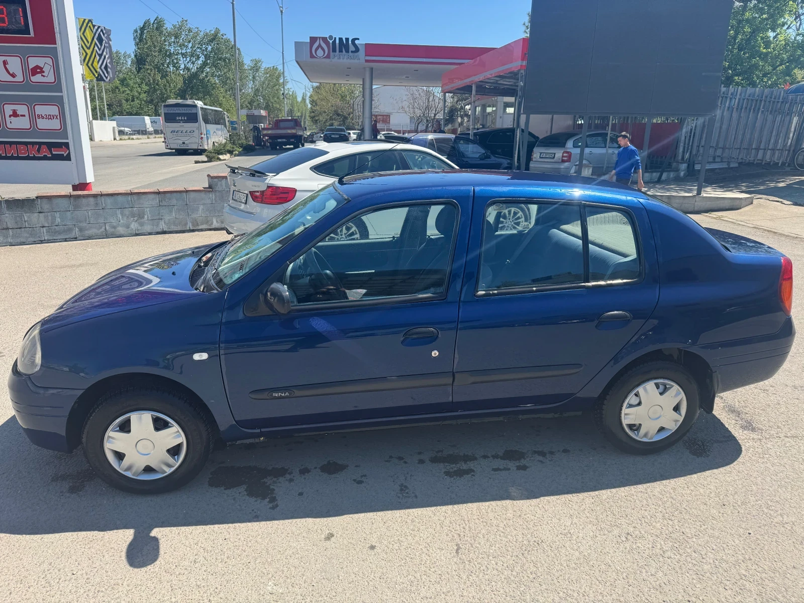 Renault Clio 1.4 i, снимка 3 - Автомобили и джипове - 54429129