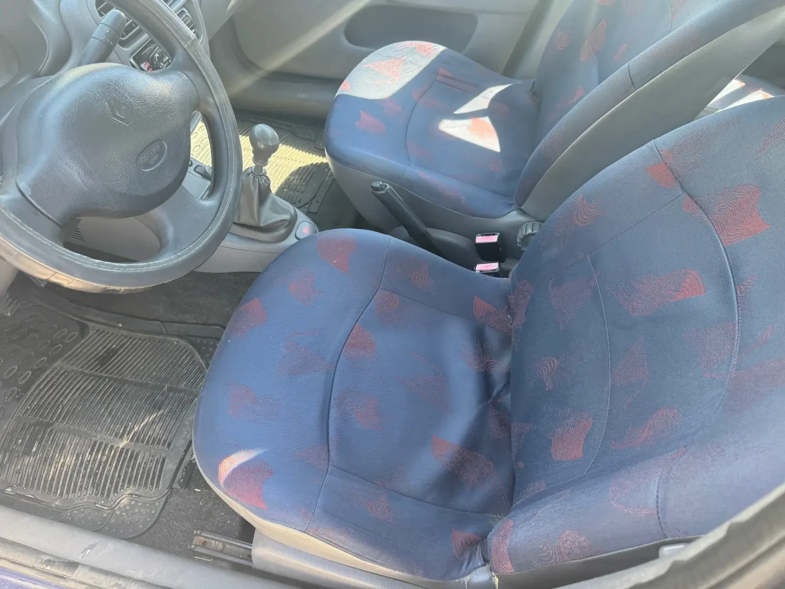Renault Clio 1.4 i, снимка 14 - Автомобили и джипове - 54429129