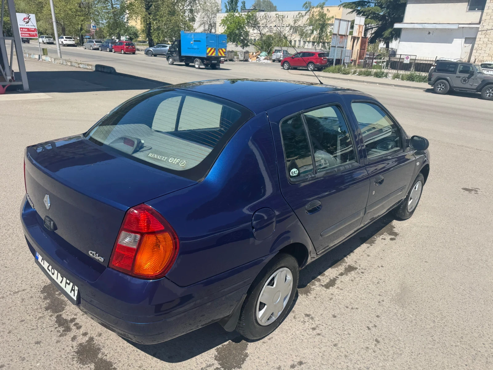 Renault Clio 1.4 i, снимка 6 - Автомобили и джипове - 54429129
