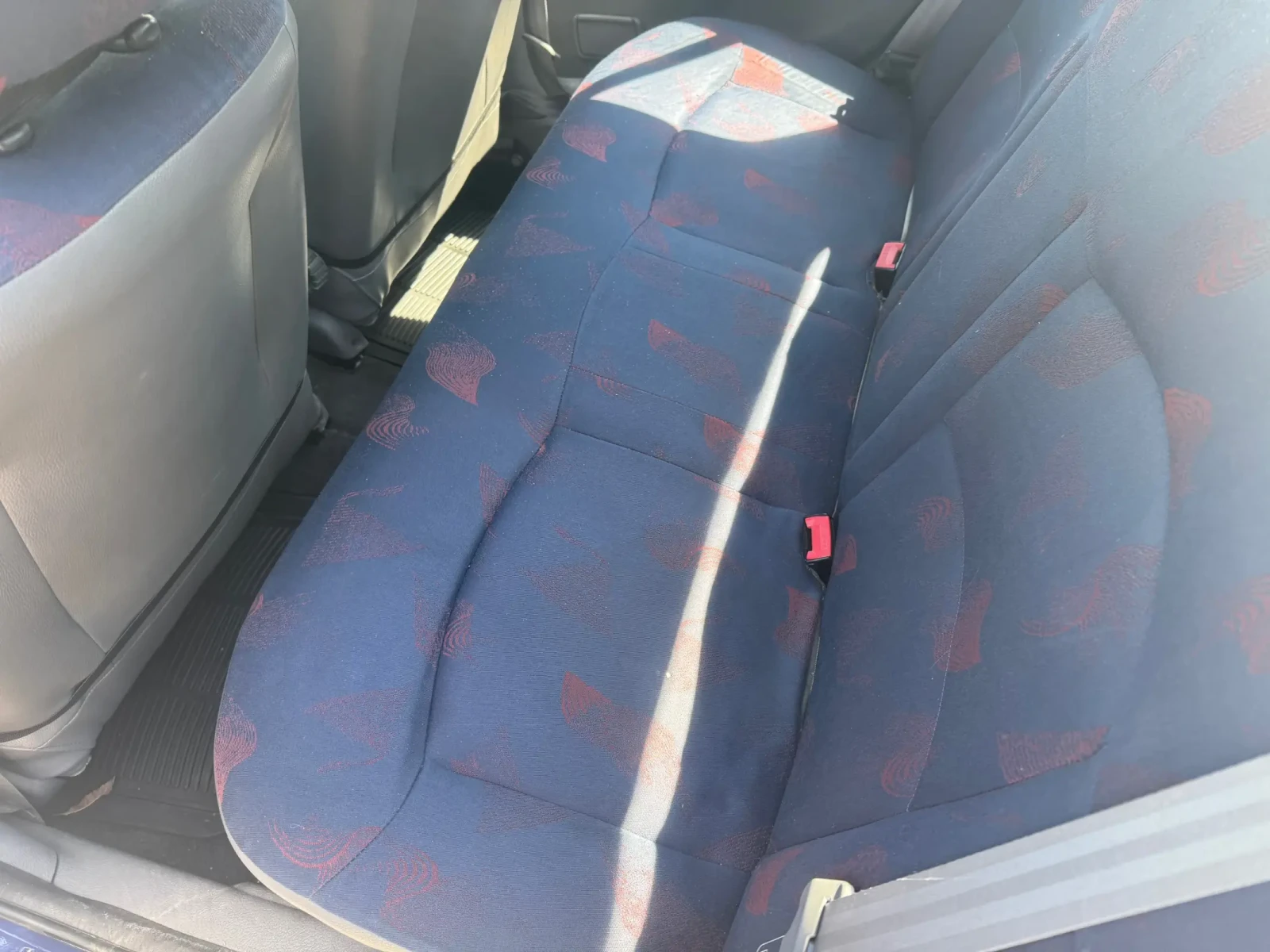 Renault Clio 1.4 i, снимка 13 - Автомобили и джипове - 54429129