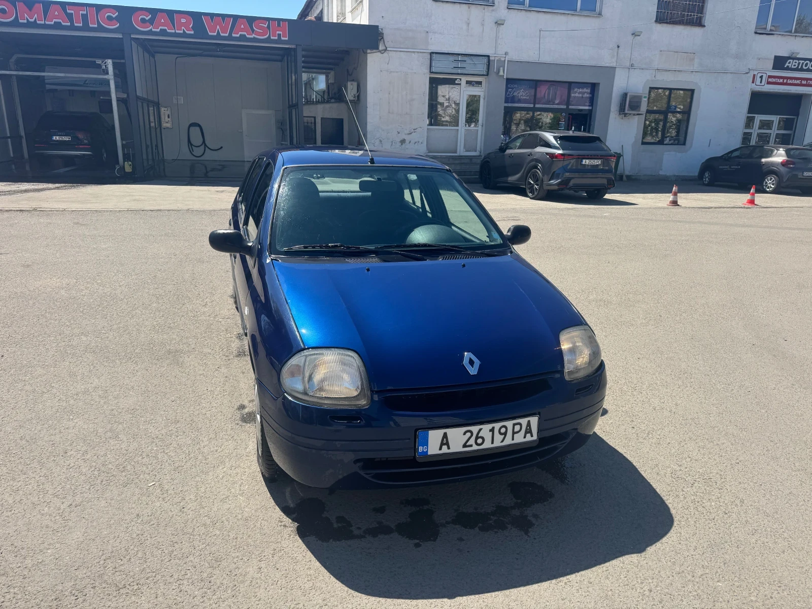 Renault Clio 1.4 i, снимка 10 - Автомобили и джипове - 54429129