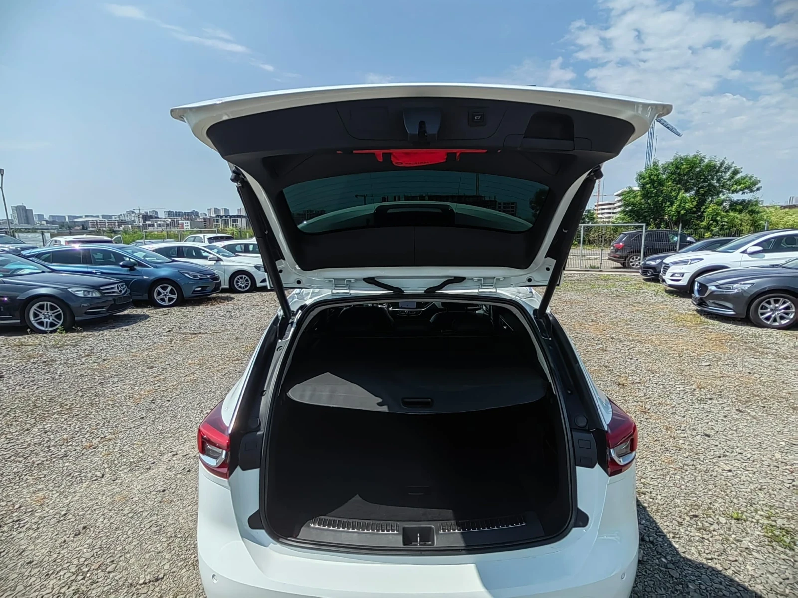 Opel Insignia 1.6i, EXCLUSIVE , снимка 8 - Автомобили и джипове - 54973771