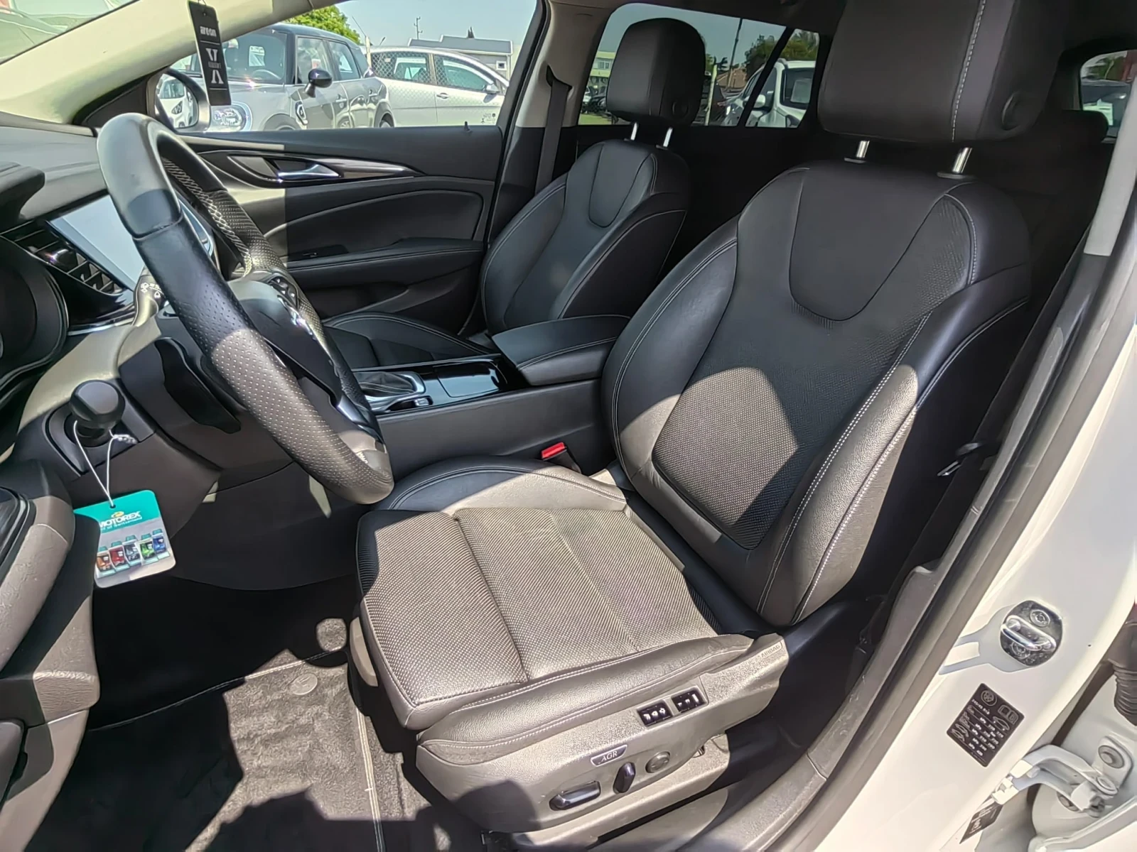 Opel Insignia 1.6i, EXCLUSIVE , снимка 12 - Автомобили и джипове - 54973771