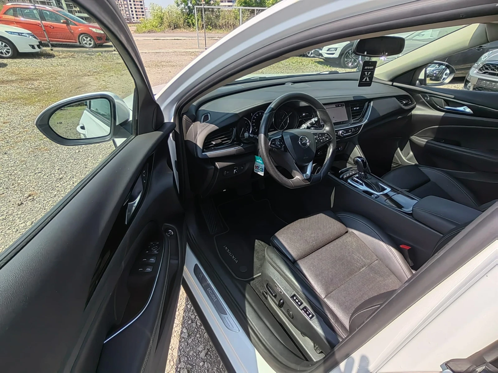Opel Insignia 1.6i, EXCLUSIVE , снимка 11 - Автомобили и джипове - 54973771