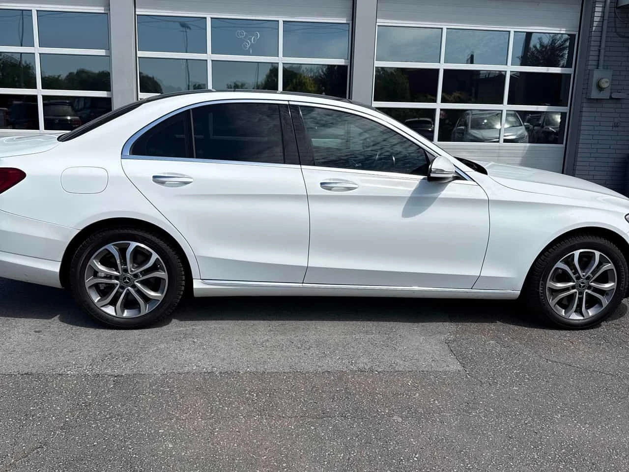 Mercedes-Benz C 300 * CARFAX * ЦЕНА ДО БГ, снимка 4 - Автомобили и джипове - 55076535