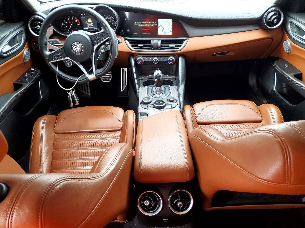 Alfa Romeo Giulia TI| HARMAN/KARDON| DISTRONIC| , снимка 8 - Автомобили и джипове - 55254321
