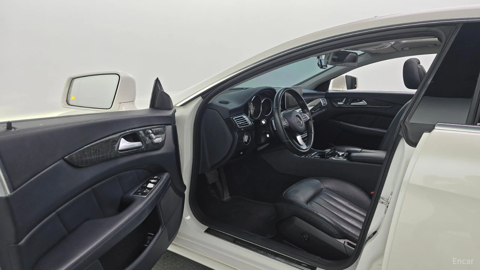 Mercedes-Benz CLS 350 D 4MATIC Автокредит Цена до България, снимка 5 - Автомобили и джипове - 55486956