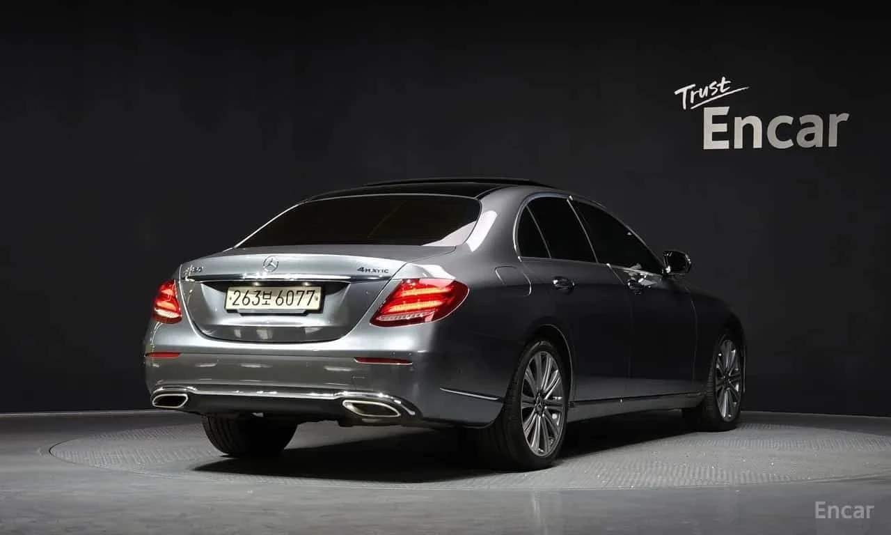 Mercedes-Benz E 450 4MATIC Exclusive/360/ОБДУХВАНЕ/ПАНОРАМА/ДИСТРОНИК, снимка 2 - Автомобили и джипове - 55791842