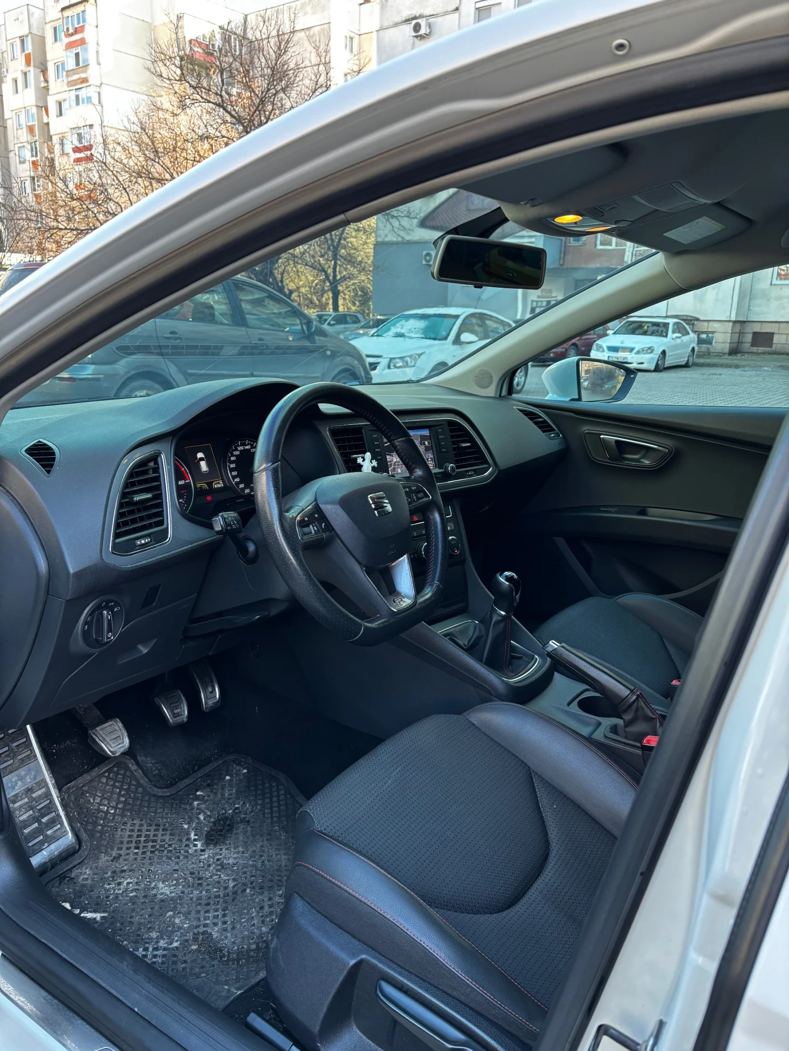 Seat Leon FR, снимка 8 - Автомобили и джипове - 56080513