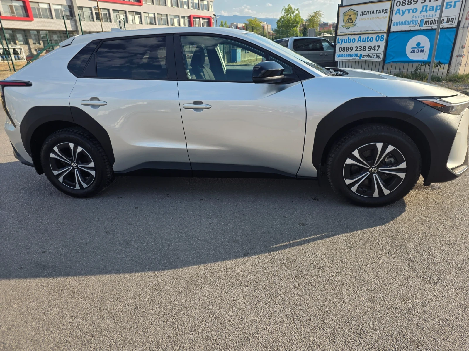 Toyota bZ4X РЕГИСТРИРАНА, снимка 4 - Автомобили и джипове - 56131347