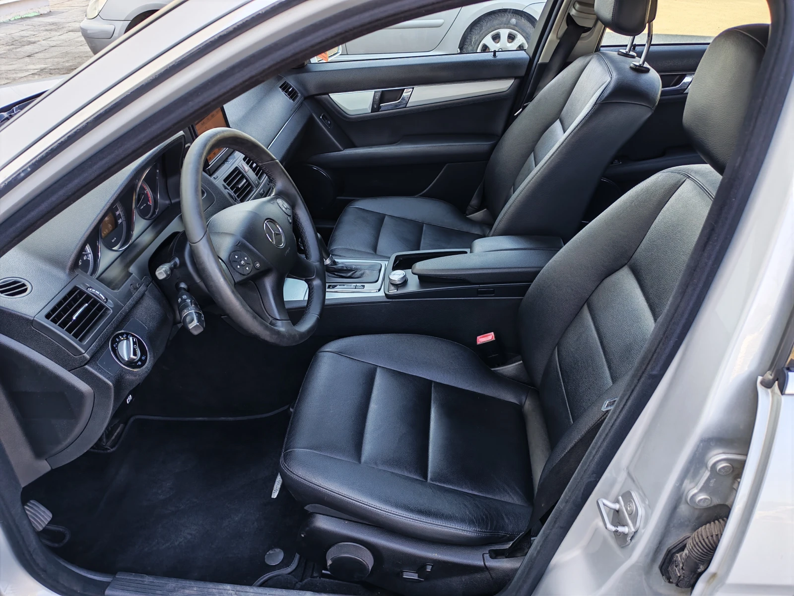 Mercedes-Benz C 350 КОЖА/ НАВИГАЦИЯ, снимка 8 - Автомобили и джипове - 56131926