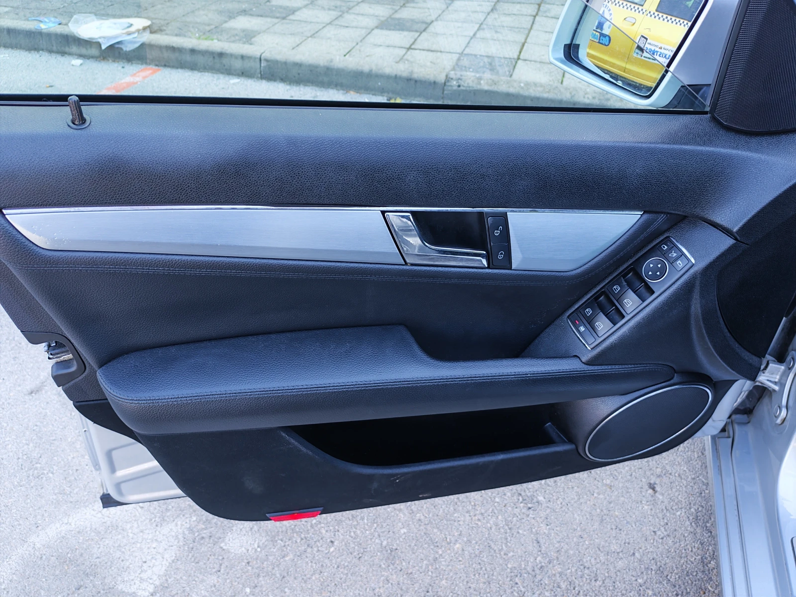 Mercedes-Benz C 350 КОЖА/ НАВИГАЦИЯ, снимка 9 - Автомобили и джипове - 56131926