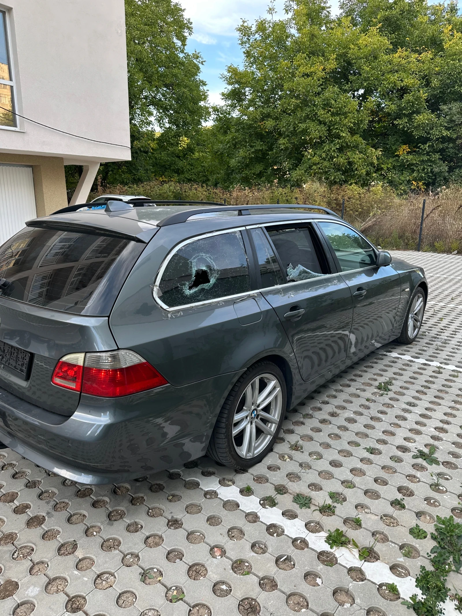 BMW 530 3.0D  xDrive, снимка 3 - Автомобили и джипове - 56359953