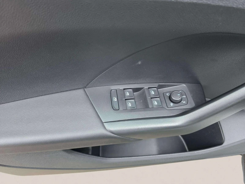 VW T-Cross 1.0 TSI, снимка 15 - Автомобили и джипове - 52069176