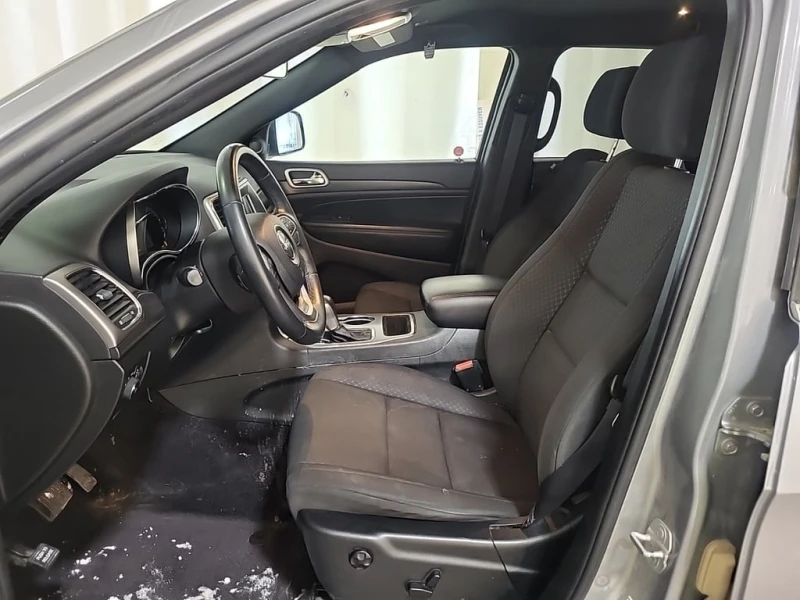 Jeep Grand cherokee 2018 LAREDO * CARFAX * БЕЗ ПЪРВОНАЧАЛНА ВНОСКА, снимка 7 - Автомобили и джипове - 53036137