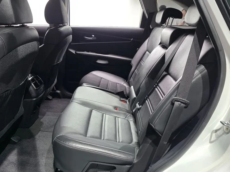 Kia Sorento 2.0 2Wd Premium, снимка 11 - Автомобили и джипове - 55938524