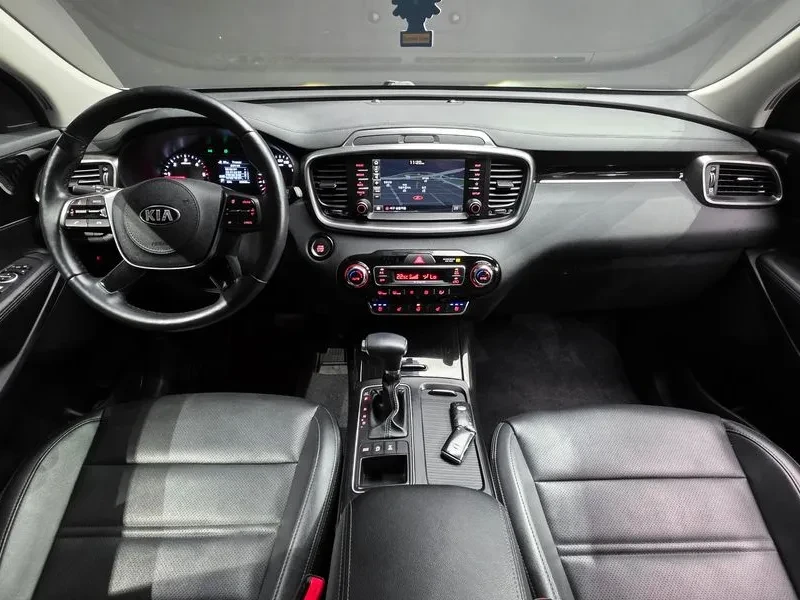 Kia Sorento 2.0 2Wd Premium, снимка 7 - Автомобили и джипове - 55938524