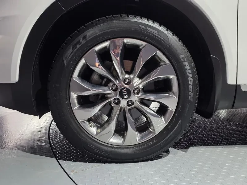Kia Sorento 2.0 2Wd Premium, снимка 5 - Автомобили и джипове - 55938524