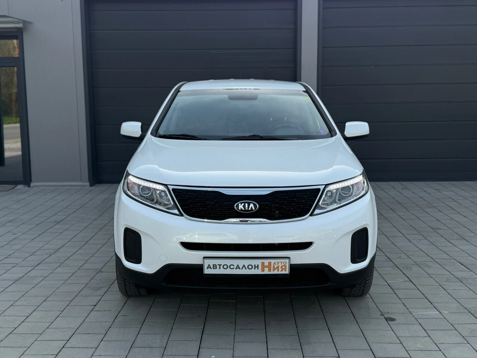 Kia Sorento 2.2 CRDI * Automat* 4x4* , снимка 2 - Автомобили и джипове - 54279854