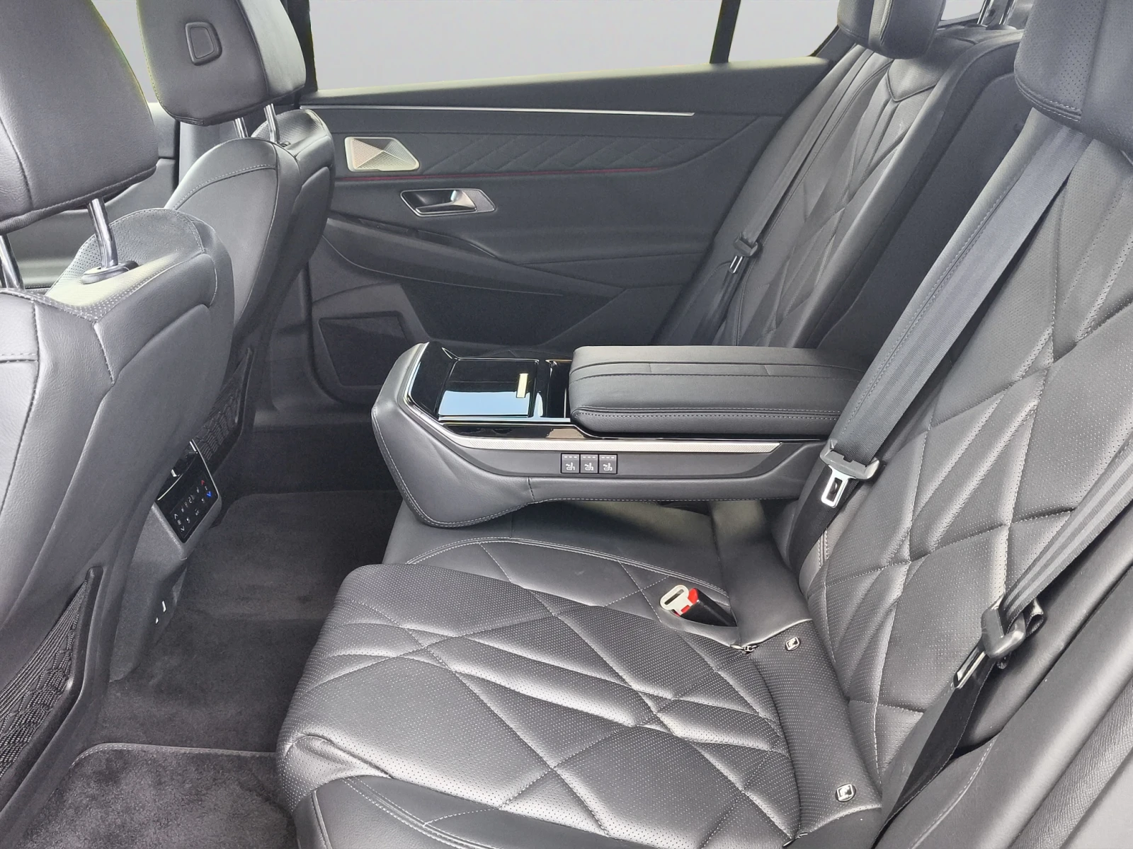 DS DS 9 Rivoli e-tense 225 e- EAT8 E6 КЛИЕНТСКИ АВТОМОБИЛ, снимка 12 - Автомобили и джипове - 54629751