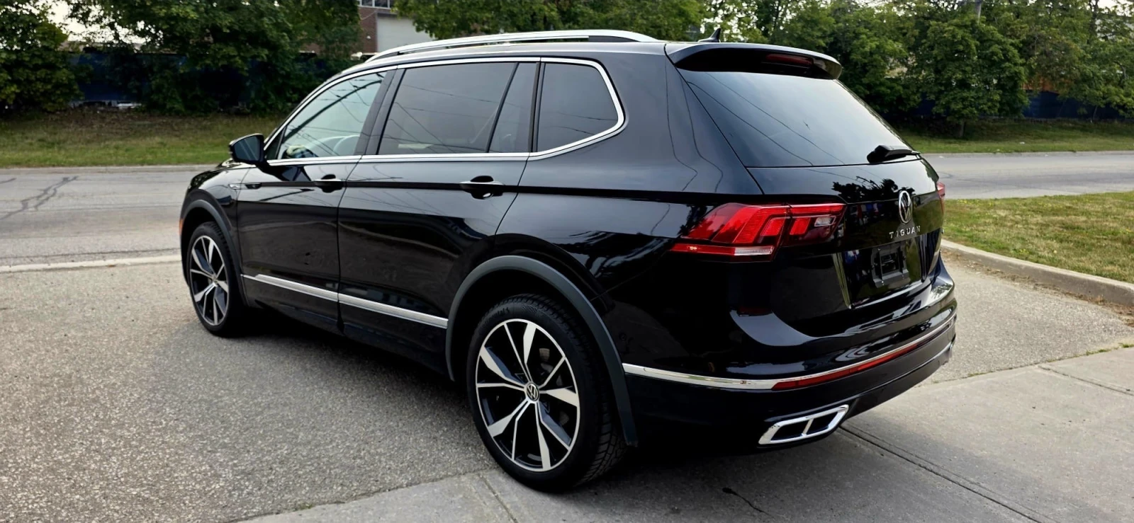 VW Tiguan Highline R-Line 4MOTION, снимка 6 - Автомобили и джипове - 55615374