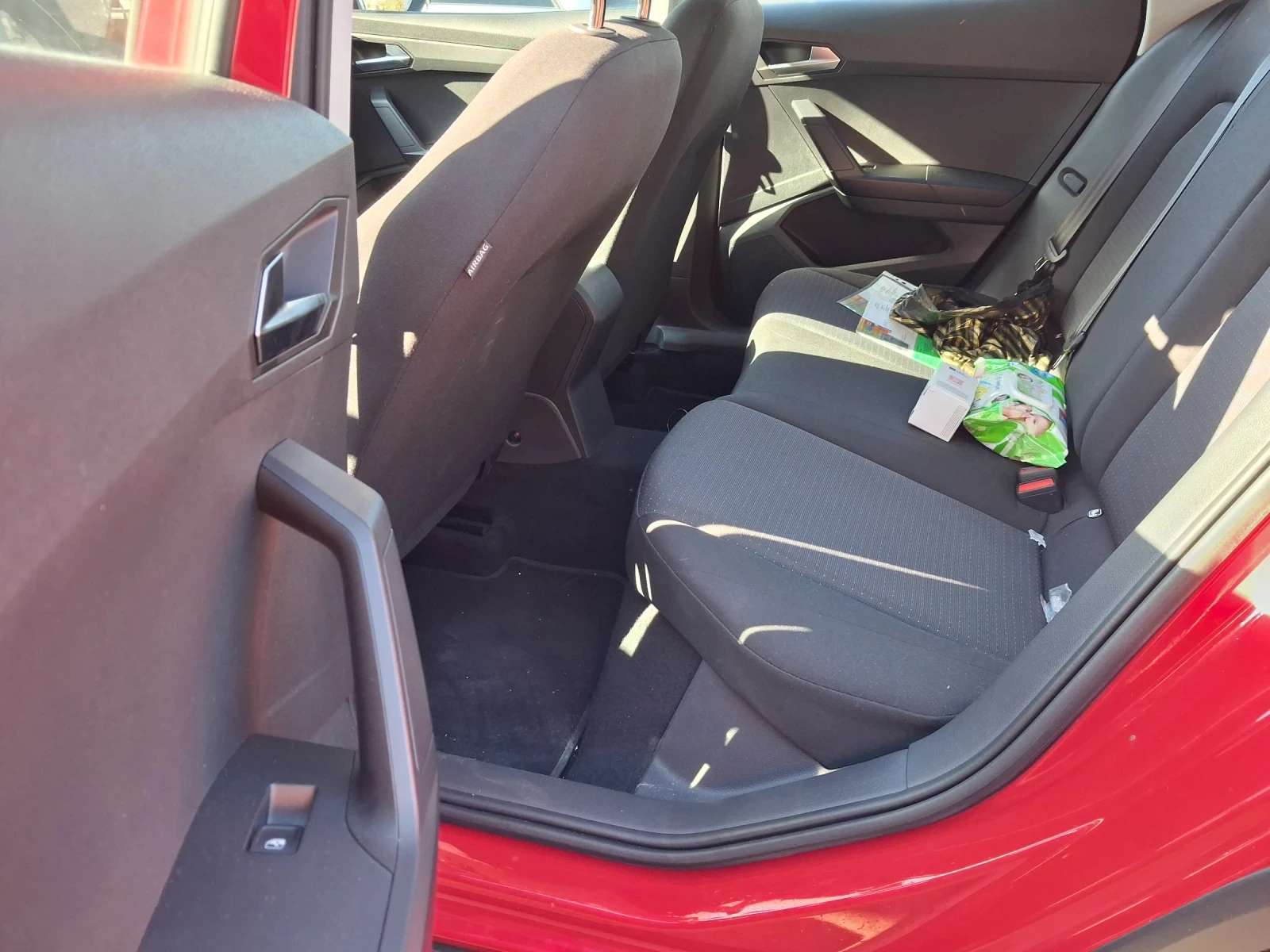 Seat Arona, снимка 9 - Автомобили и джипове - 56662301