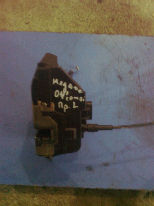 брава (предна лява) за Рено Меган 2.0 16v 